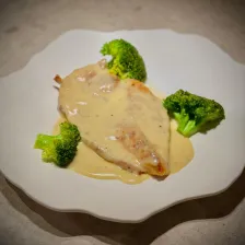 Petto di Pollo con Salsa Gorgonzola